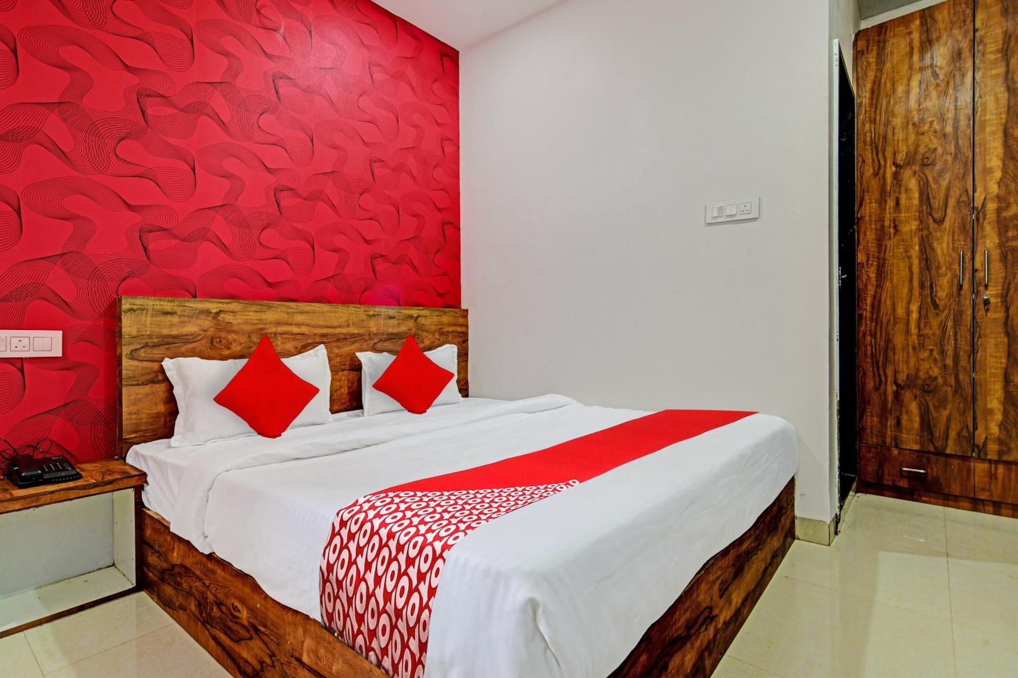 Oyo Flagship Hotel Blue Tick 印多尔 外观 照片