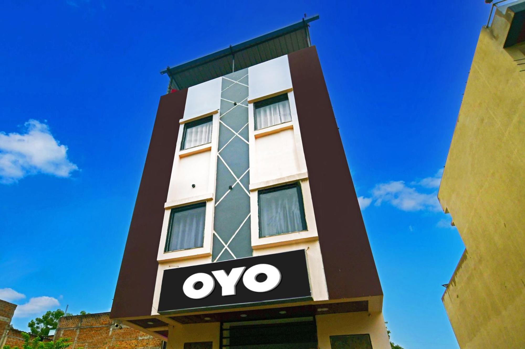 Oyo Flagship Hotel Blue Tick 印多尔 外观 照片