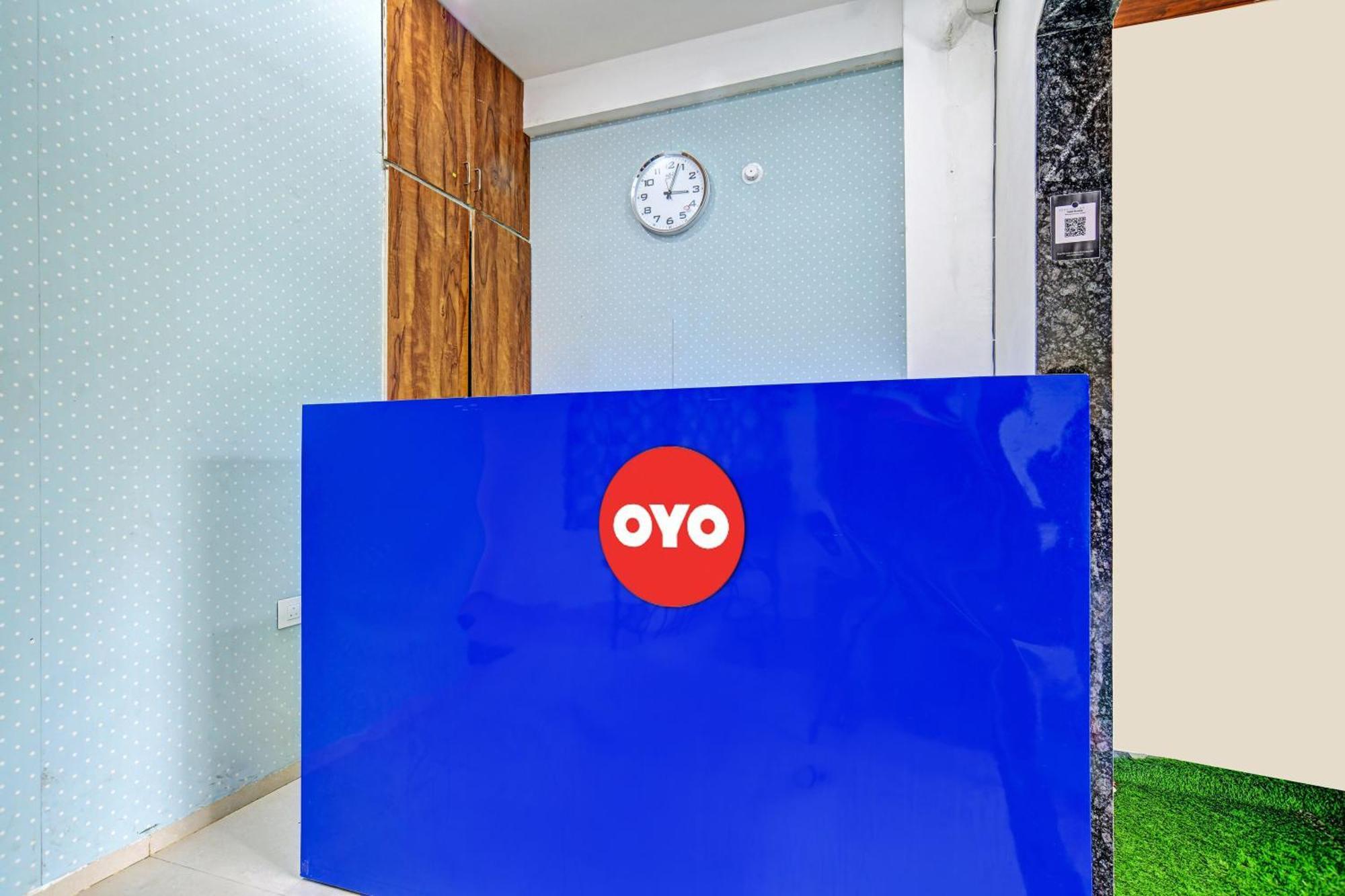 Oyo Flagship Hotel Blue Tick 印多尔 外观 照片