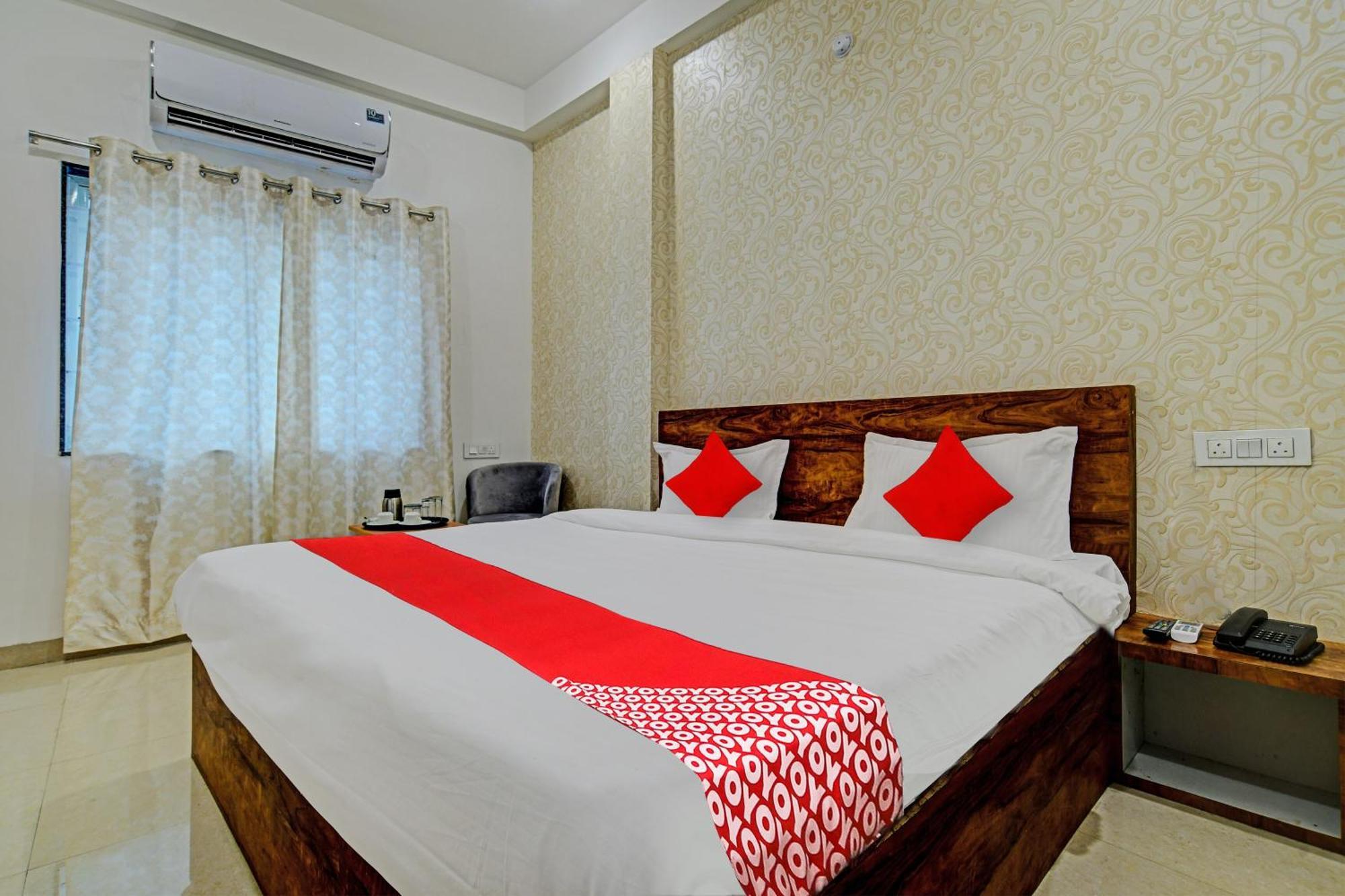 Oyo Flagship Hotel Blue Tick 印多尔 外观 照片