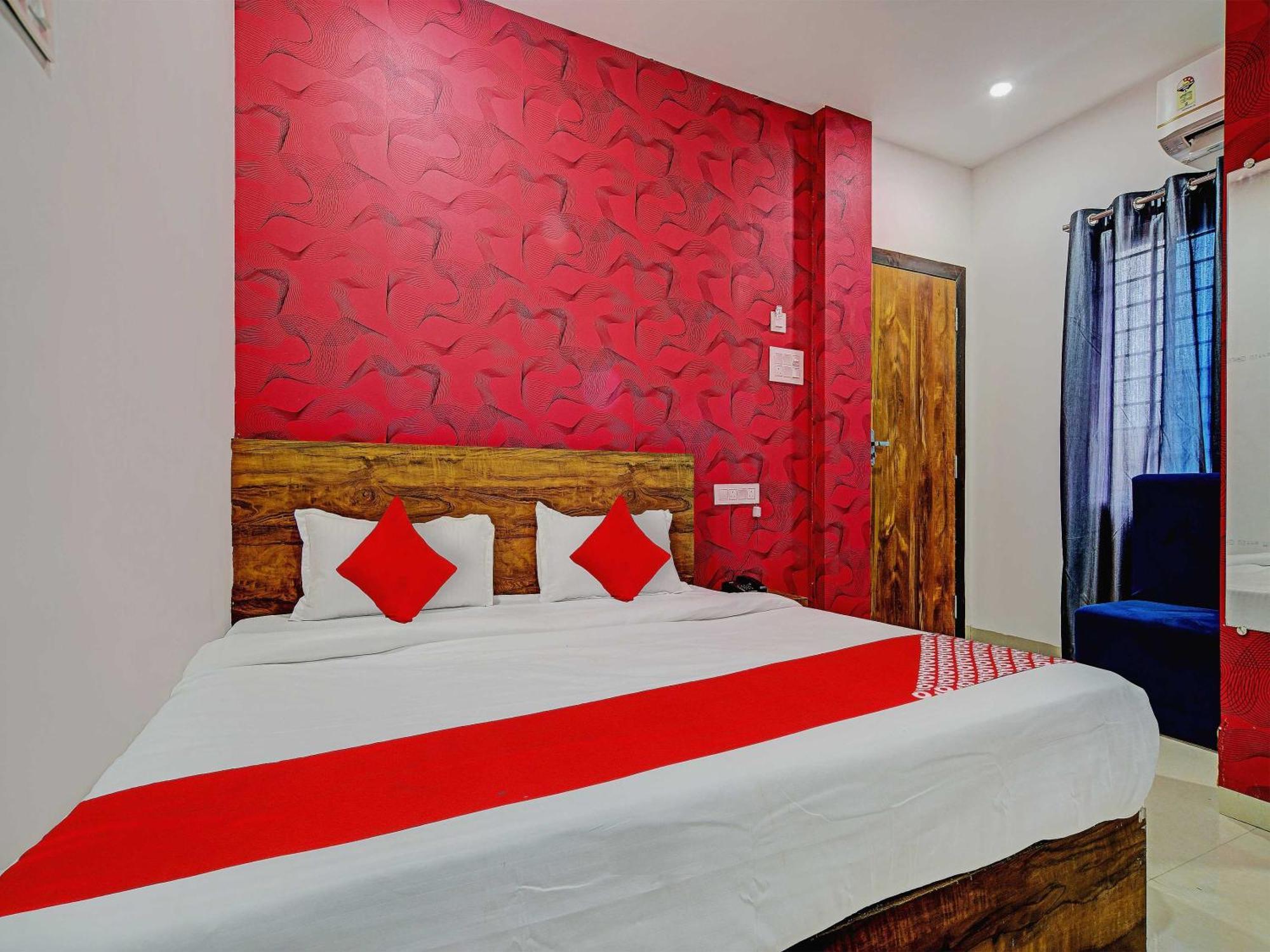 Oyo Flagship Hotel Blue Tick 印多尔 外观 照片