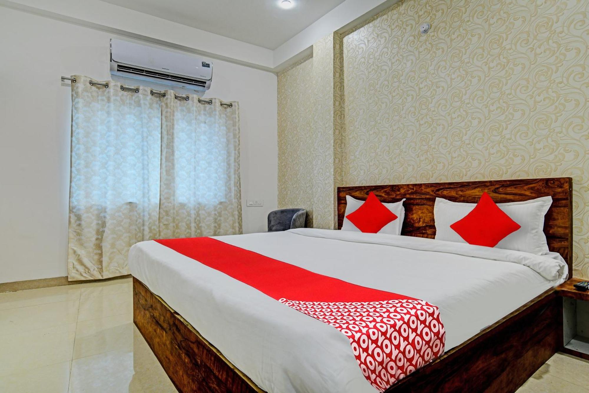 Oyo Flagship Hotel Blue Tick 印多尔 外观 照片