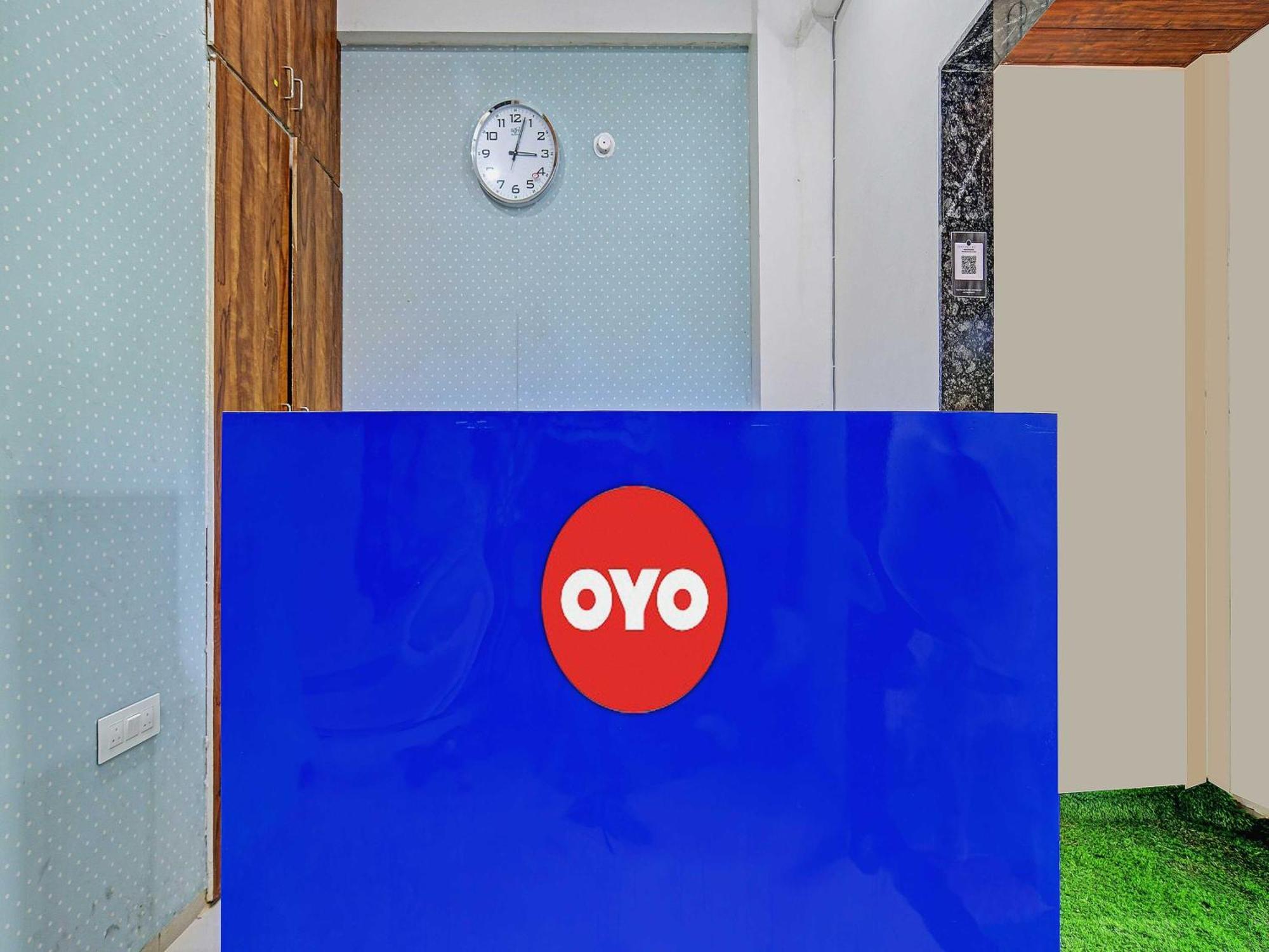 Oyo Flagship Hotel Blue Tick 印多尔 外观 照片