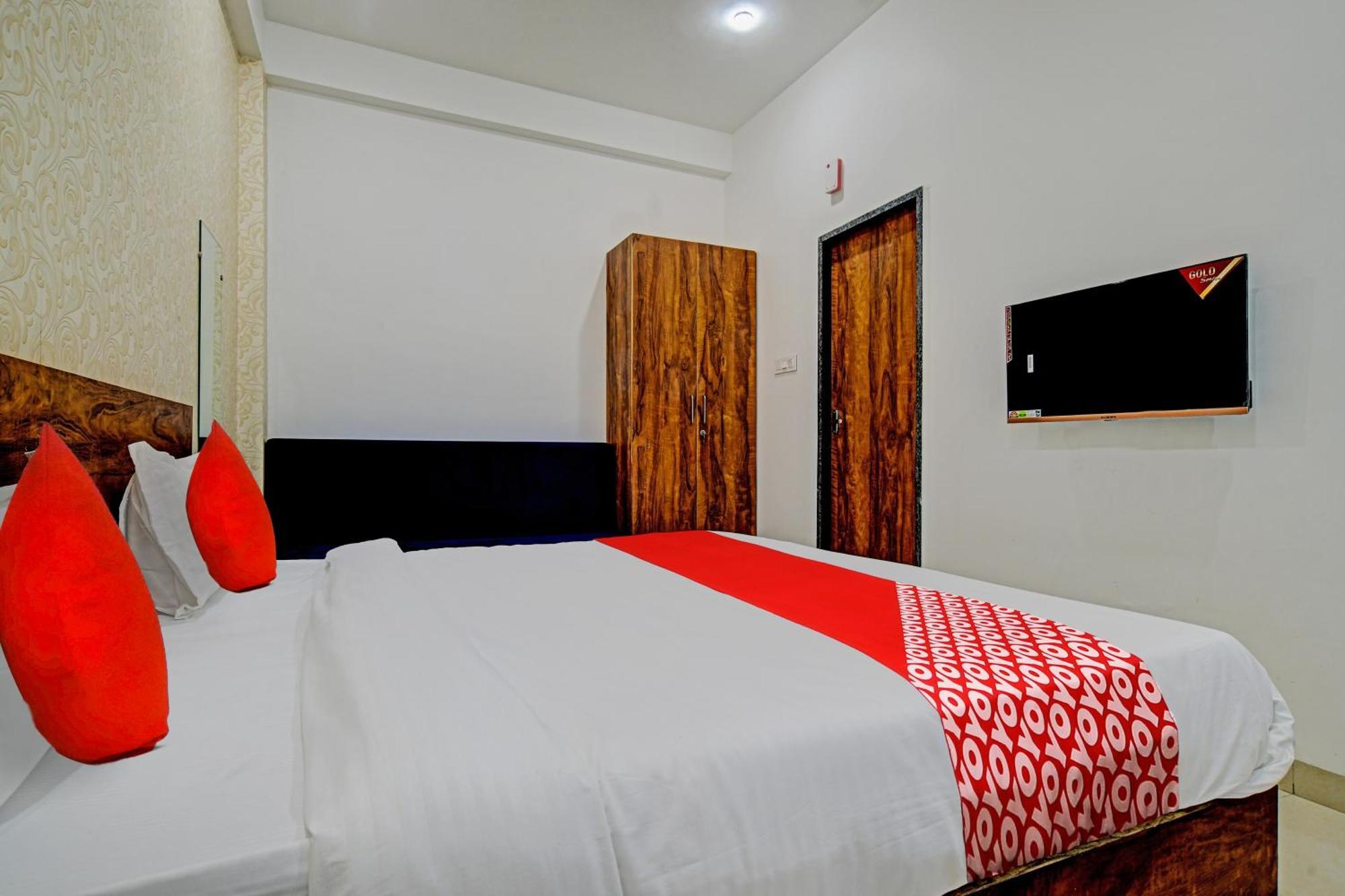 Oyo Flagship Hotel Blue Tick 印多尔 外观 照片