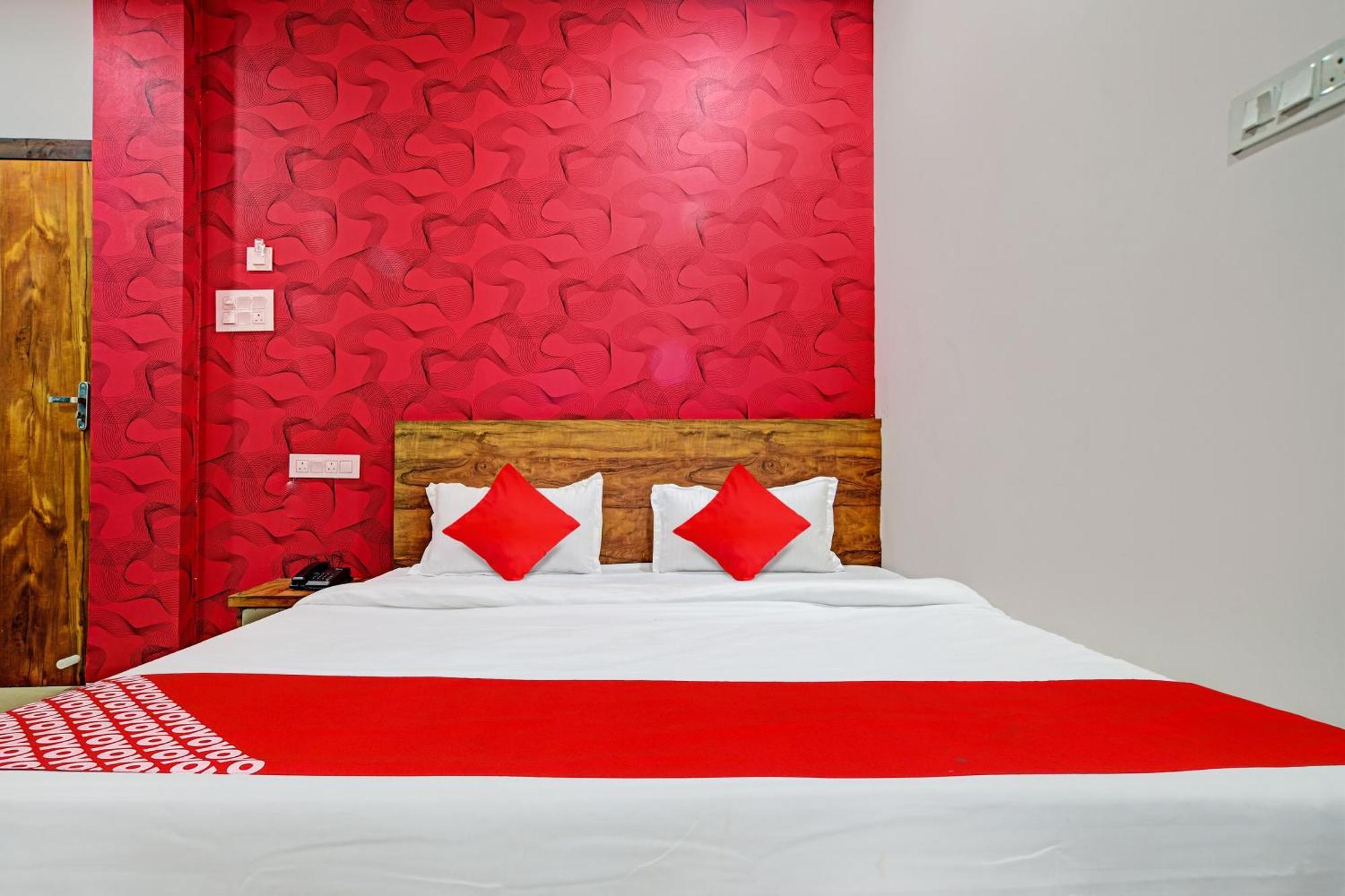 Oyo Flagship Hotel Blue Tick 印多尔 外观 照片